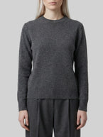M / Grey