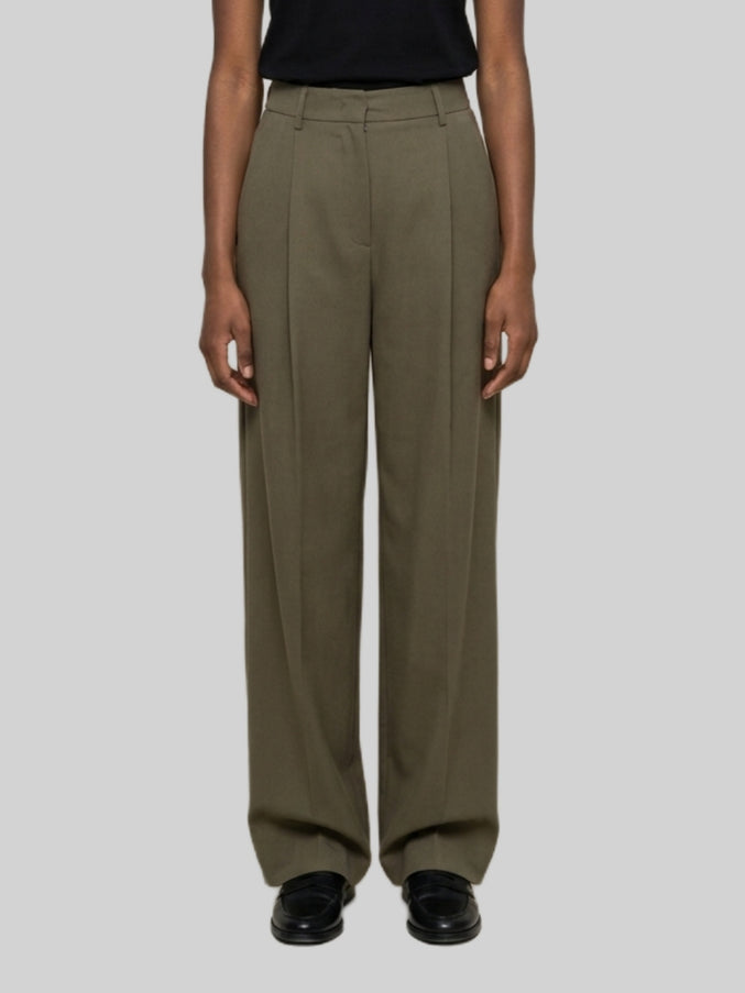 Sutton New York Light Stretch Canvas Pants In Military Green Green