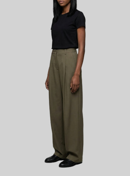 Sutton New York Light Stretch Canvas Pants In Military Green