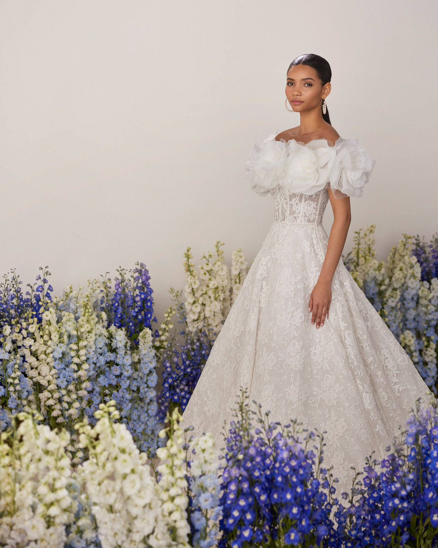 Turin Lace A-Line Wedding Dress | Rosa Clar Couture, US 16 / Organza Collar Turin Lace A-Line Wedding Dress | Rosa Clar Couture, US 16 / Organza Collar