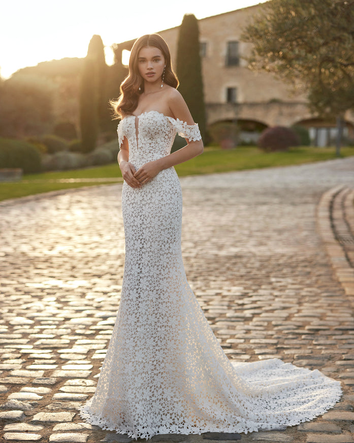 Rosa Clará Gerald Guipure Lace Sheath Wedding Dress