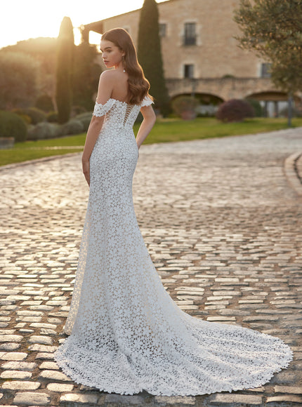 Rosa Clará Gerald Guipure Lace Sheath Wedding Dress