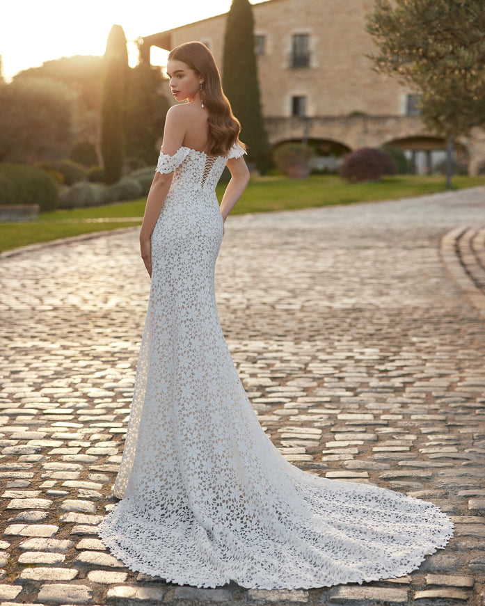 Rosa Clará Gerald Guipure Lace Sheath Wedding Dress