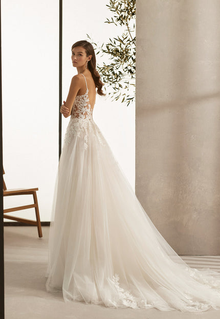 Rosa Clará Soft Carpi Lace & Tulle Princess Wedding Dress