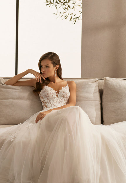 Rosa Clará Soft Carpi Lace & Tulle Princess Wedding Dress