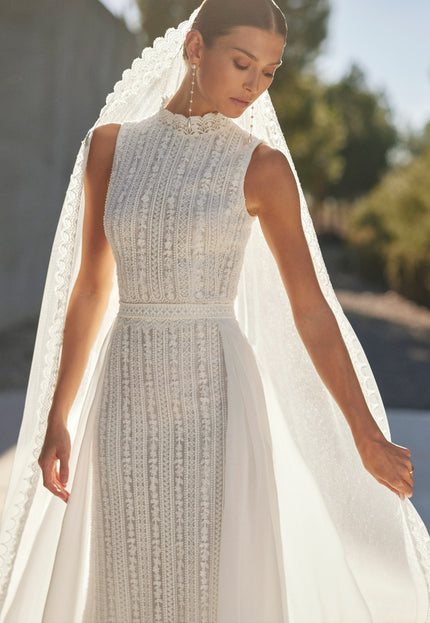 Rosa Clará Soft Tulle and Lace Bridal Veil with Pearls
