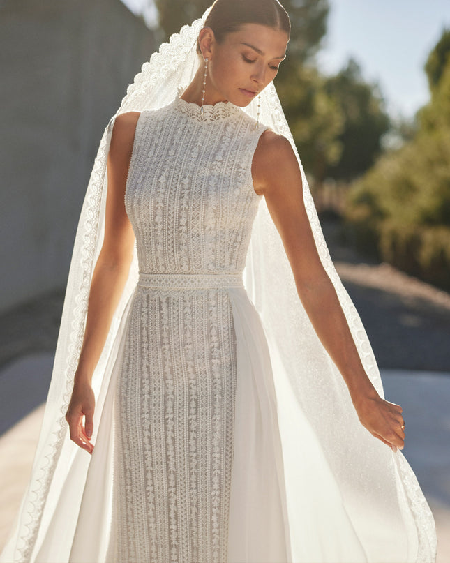 Rosa Clará Soft Tulle and Lace Bridal Veil with Pearls