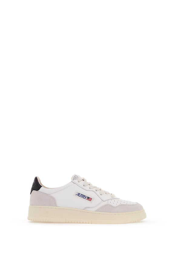 Autry leather medalist low sneakers