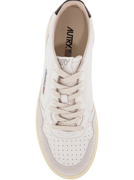 Autry leather medalist low sneakers