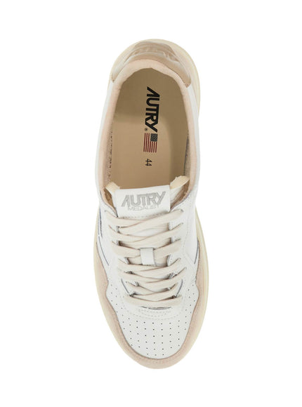 Autry leather medalist low sneakers