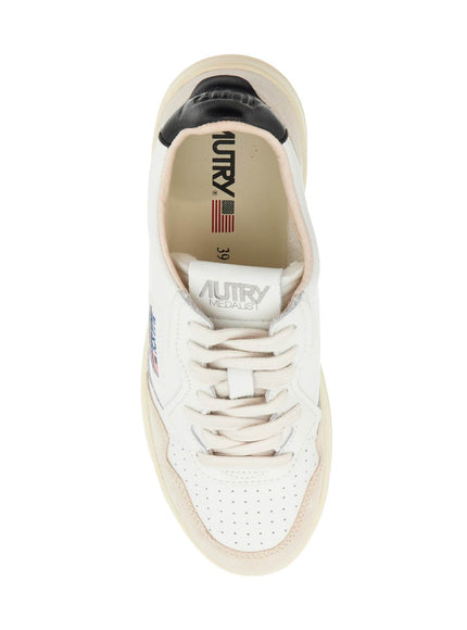 Autry leather medalist low sneakers