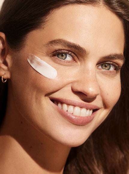 Natura Bisse C+C Vitamin Cream on skin