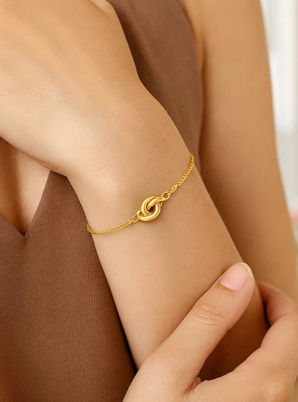 14k Yellow Gold Chain Bracelet with Polished Knot