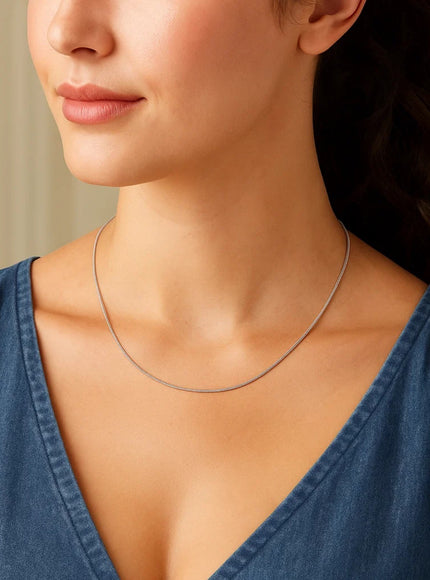 14k White Gold Thin Motif Round Omega Necklace