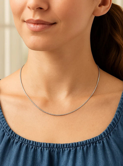 14k White Gold Thin Motif Round Omega Necklace