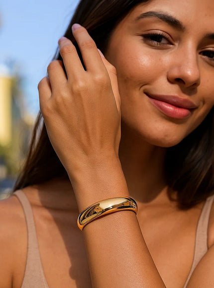 Classic Bangle in 14k Yellow Gold (13.5mm)