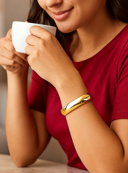 Classic Bangle in 14k Yellow Gold (13.5mm)