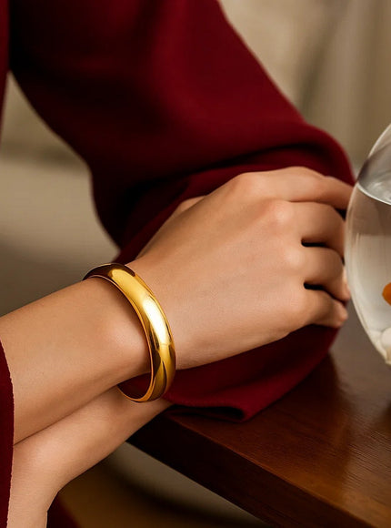 Classic Bangle in 14k Yellow Gold (13.5mm)