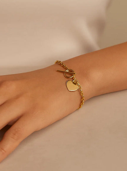 Toggle Bracelet with Heart Charm in 14k Yellow Gold