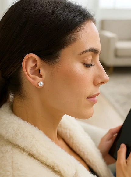 14k Yellow Gold Freshwater Cultured White Pearl Stud Earrings (5.0 mm)