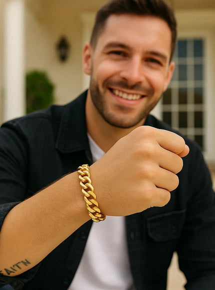 14k Yellow Gold 8 1/2 inch Wide Polished Curb Chain Bracelet