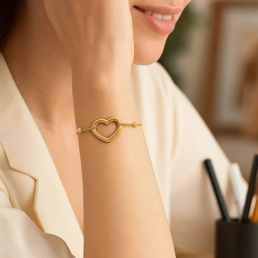 Adjustable Bracelet with Shiny Open Heart in 14k Yellow Gold