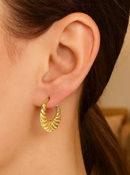 14K Yellow Gold Graduated Grooved Fancy Hoop Earrings