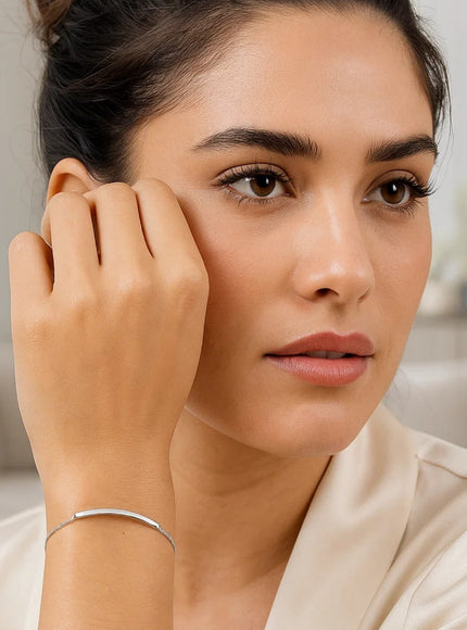 14k White Gold Smooth Curved Bar Lariat Design Bracelet