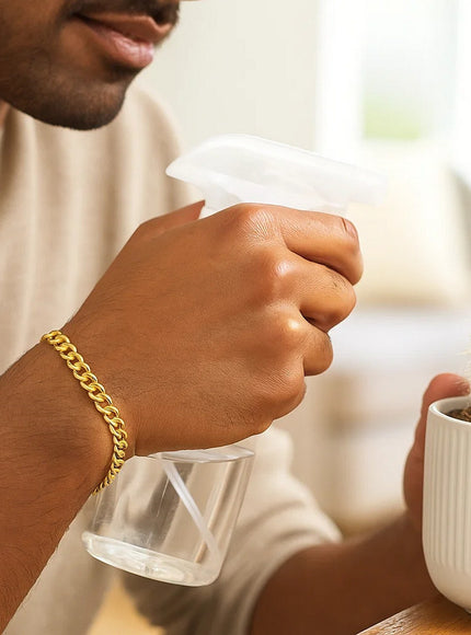 10k Yellow Gold Lite Curb Bracelet (6.20 mm)