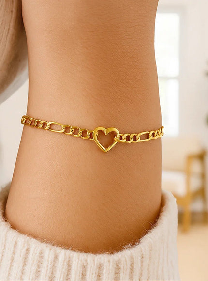 14k Yellow Gold 7 inch Figaro Chain Bracelet with Heart