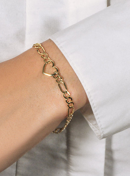 14k Yellow Gold 7 inch Figaro Chain Bracelet with Heart