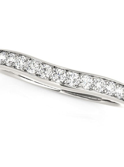 14k White Gold Curved Diamond Wedding Band (1/4 cttw)
