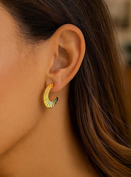 14K Yellow Gold Graduated Scalloped Pointed Half Hoops