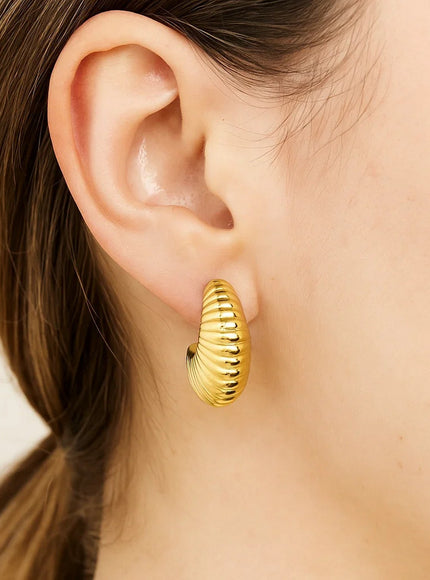 Puffy Graduated Ribbed Shell Hoop Earrings in 14K Yellow Gold