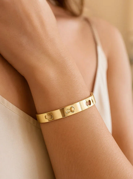 14k Yellow Gold High Polish Keyhole Clasp Bangle (6mm)