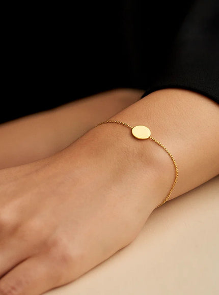 Adjustable Bracelet with Shiny Circle in 14k Yellow Gold
