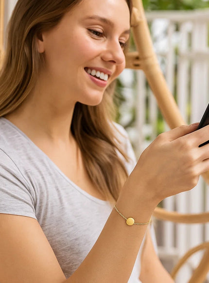 Adjustable Bracelet with Shiny Circle in 14k Yellow Gold