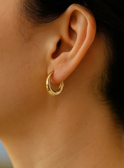 14k Yellow Gold Oval Hoop Earrings