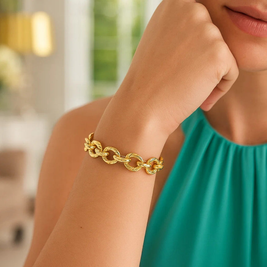 Textured Oval Link Bracelet in 14k Yellow Gold