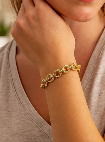 Textured Oval Link Bracelet in 14k Yellow Gold