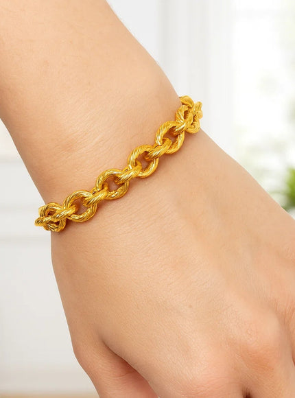 Textured Oval Link Bracelet in 14k Yellow Gold