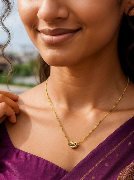 14k Yellow Gold Chain Necklace with Polished Knot