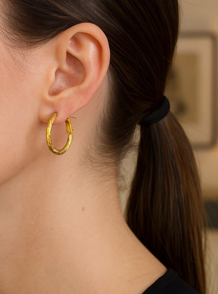 14k Yellow Gold Petite Twisted Round Hoop Earrings