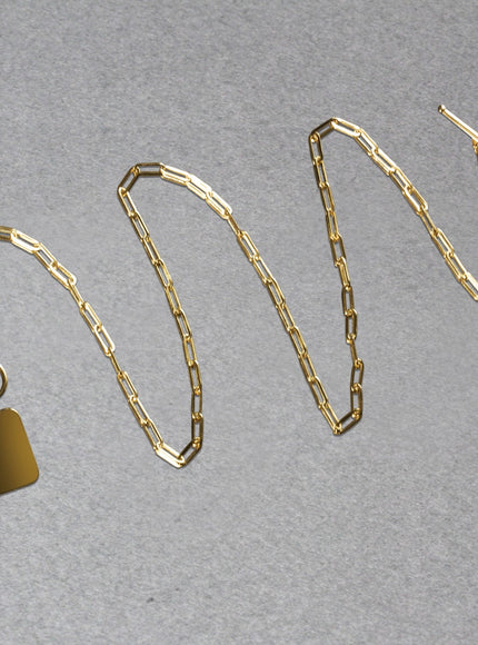 14k Yellow Gold Paperclip Chain Necklace with Rounded Rectangle Pendant