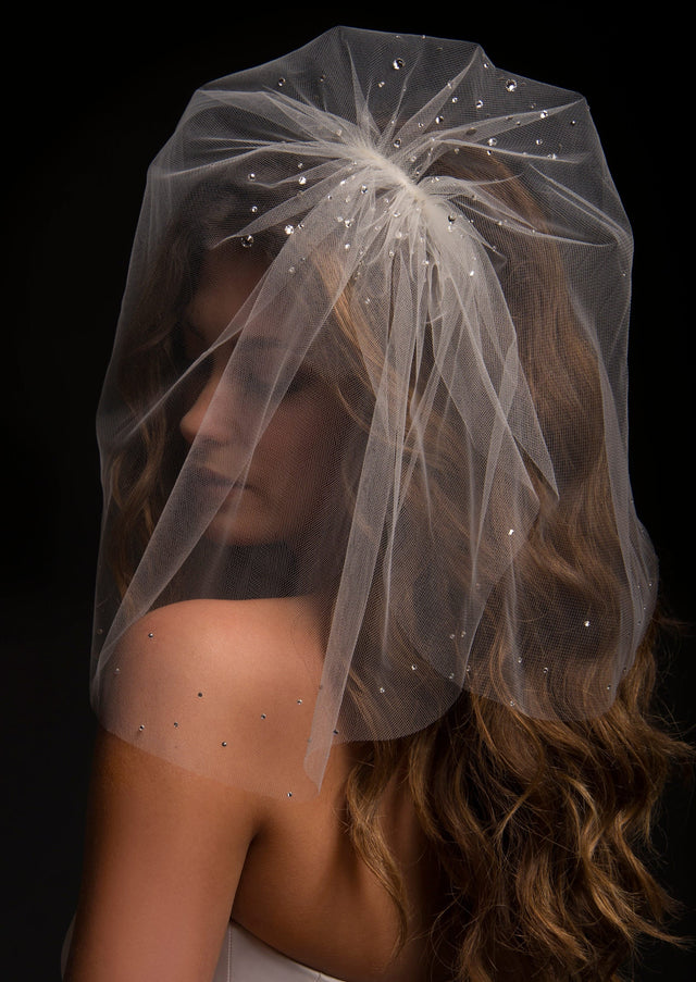 Dixie Short Crystal Veil