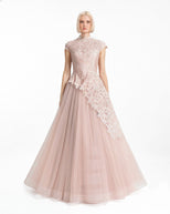US 2 / Blush