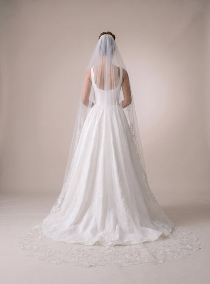 Ellie Belle Eloise Veil