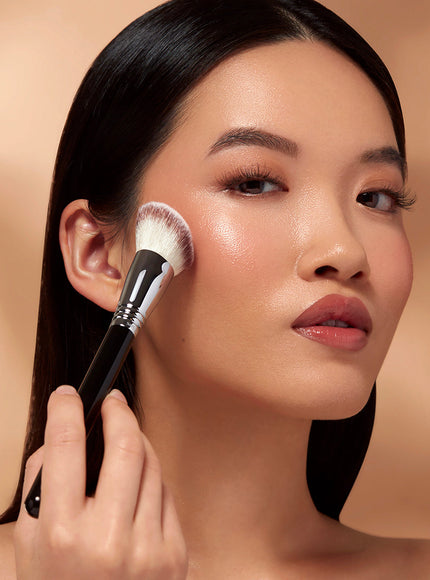 F43 Soft Angled Cheek Brush - Sigma Beauty