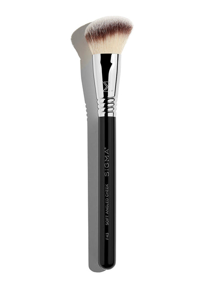 F43 Soft Angled Cheek Brush - Sigma Beauty
