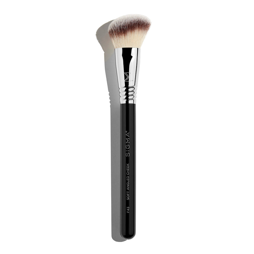 F43 Soft Angled Cheek Brush - Sigma Beauty